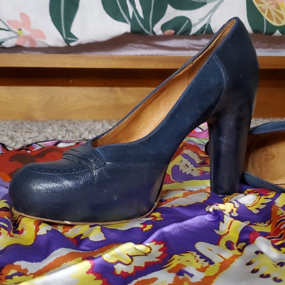 Frye Liv Shootie navy heels